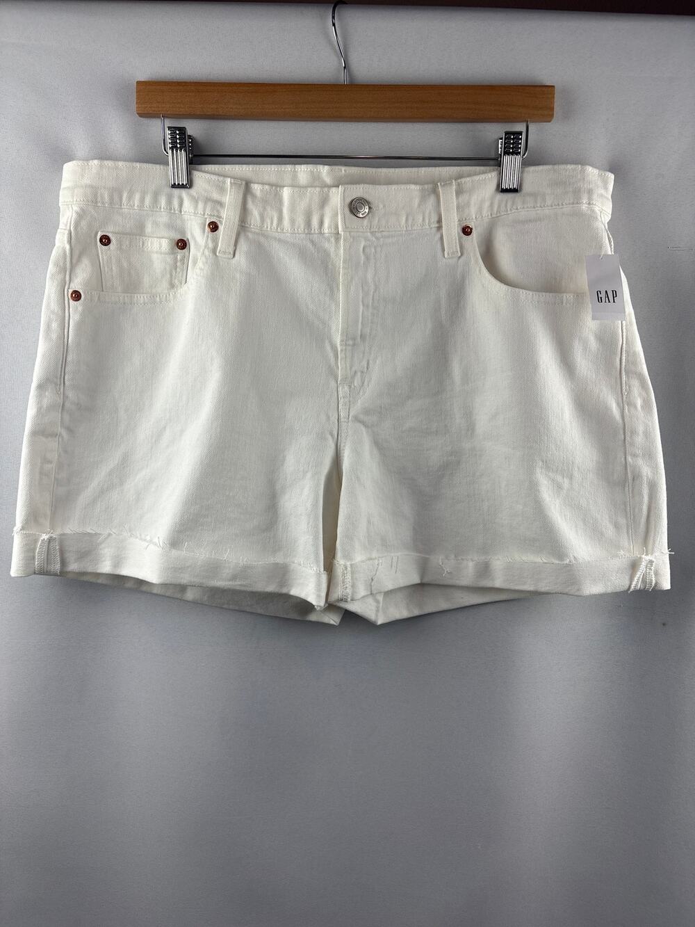 Women’s GAP Size 16 White Mid Rise Denim Shorts